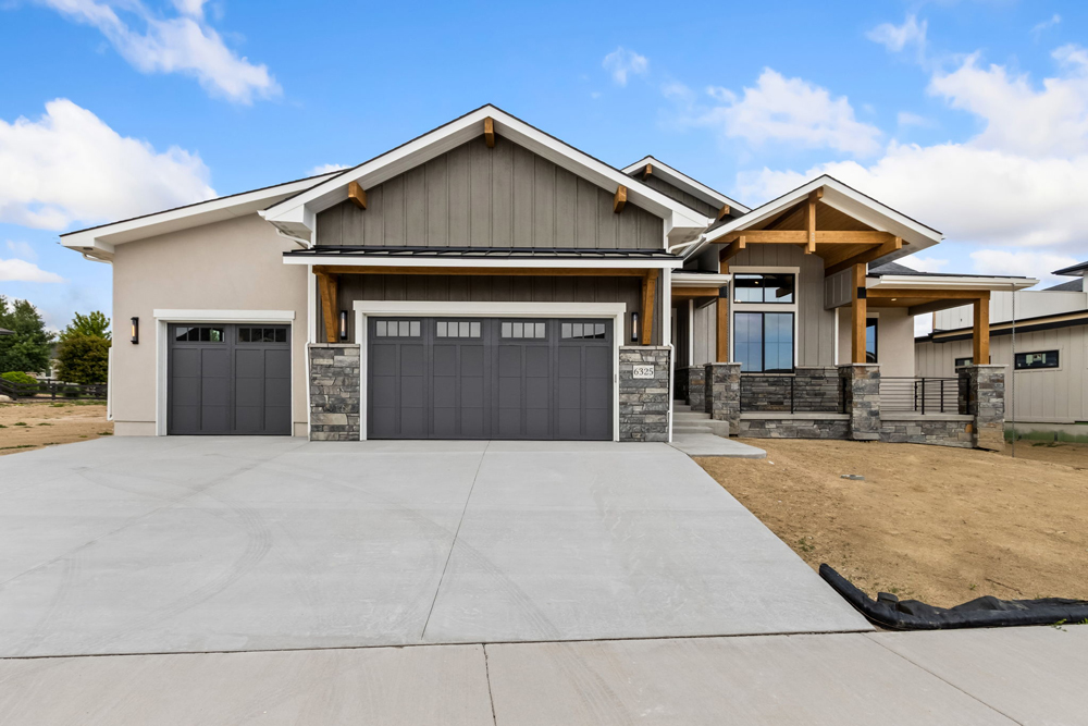 Hillside home series image, The lookout, with link to lookout detail page